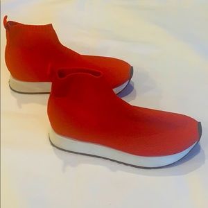 🔴EUC Yeezy style kids sneakers by Zara Kids🔴